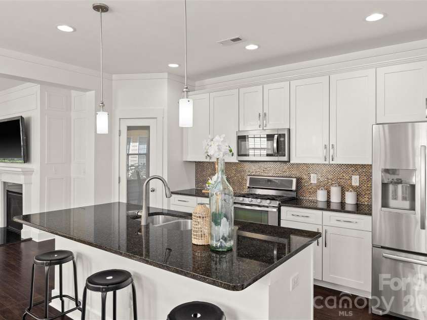 2411 Double Oaks Road, Charlotte, NC 28206.  MLS# CAR4422667, YatesRealty ID 50220. 