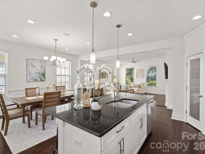 2411 Double Oaks Road, Charlotte, NC 28206.  MLS# CAR4422667, YatesRealty ID 50220. 