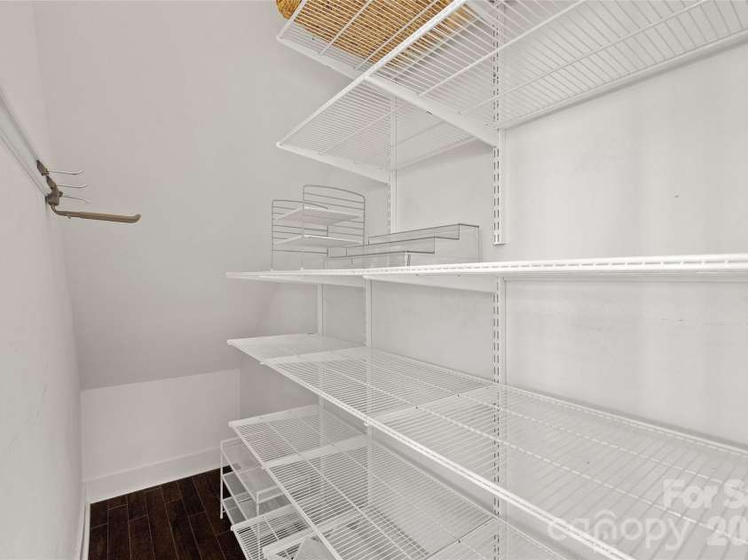 2411 Double Oaks Road, Charlotte, NC 28206.  MLS# CAR4422667, YatesRealty ID 50220. 