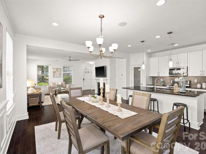 2411 Double Oaks Road, Charlotte, NC 28206.  MLS# CAR4422667, YatesRealty ID 50220. 