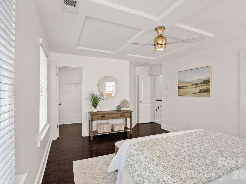 2411 Double Oaks Road, Charlotte, NC 28206.  MLS# CAR4422667, YatesRealty ID 50220. 