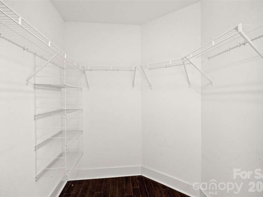 2411 Double Oaks Road, Charlotte, NC 28206.  MLS# CAR4422667, YatesRealty ID 50220. 