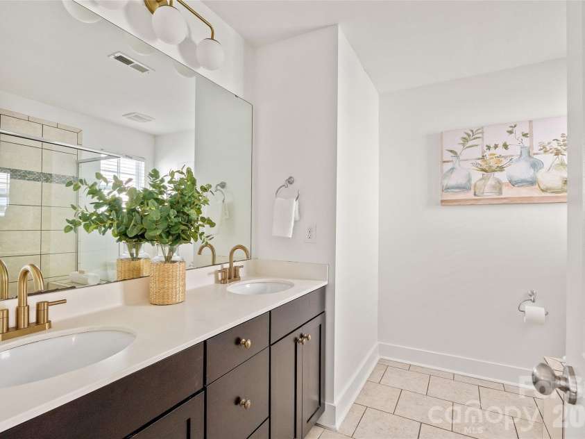 2411 Double Oaks Road, Charlotte, NC 28206.  MLS# CAR4422667, YatesRealty ID 50220. 