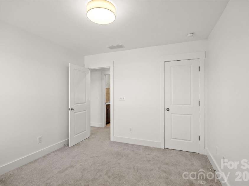 2411 Double Oaks Road, Charlotte, NC 28206.  MLS# CAR4422667, YatesRealty ID 50220. 