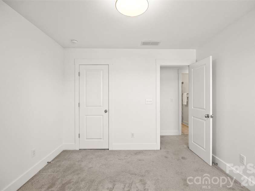 2411 Double Oaks Road, Charlotte, NC 28206.  MLS# CAR4422667, YatesRealty ID 50220. 