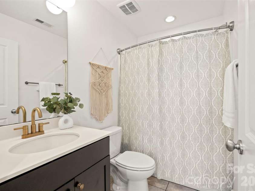 2411 Double Oaks Road, Charlotte, NC 28206.  MLS# CAR4422667, YatesRealty ID 50220. 