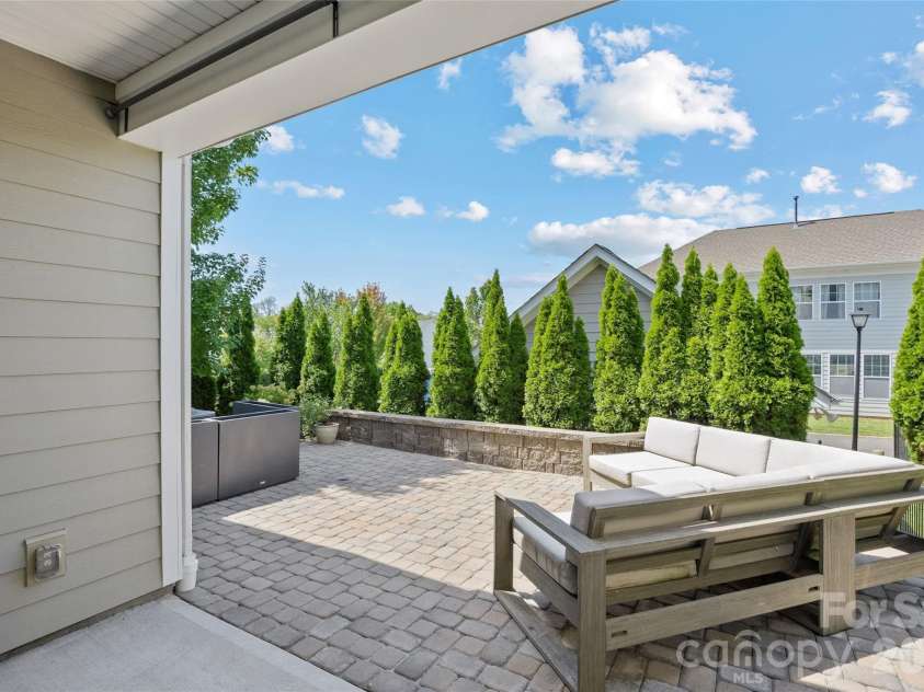 2411 Double Oaks Road, Charlotte, NC 28206.  MLS# CAR4422667, YatesRealty ID 50220. 