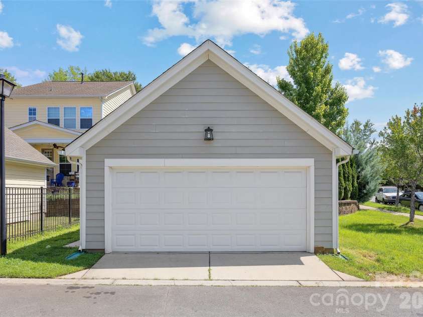 2411 Double Oaks Road, Charlotte, NC 28206.  MLS# CAR4422667, YatesRealty ID 50220. 