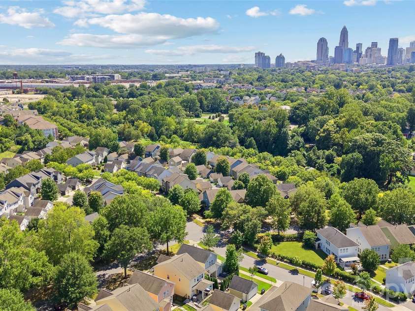 2411 Double Oaks Road, Charlotte, NC 28206.  MLS# CAR4422667, YatesRealty ID 50220. 