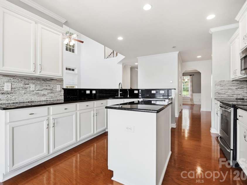 5080 Gladiola Way, Tega Cay, SC 29708.  MLS# CAR4422660, YatesRealty ID 50223. 