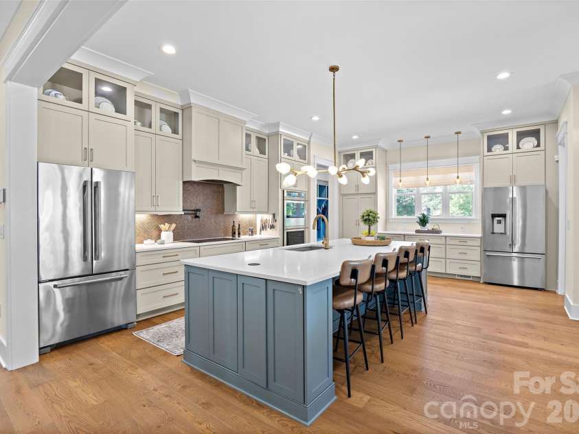 2511 Tower Court, Charlotte, NC 28209.  MLS# CAR4415814, YatesRealty ID 50224. Open floorplan kitchen