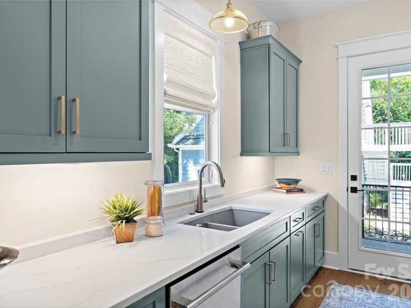 2511 Tower Court, Charlotte, NC 28209.  MLS# CAR4415814, YatesRealty ID 50224. Second dishwasher and sink
