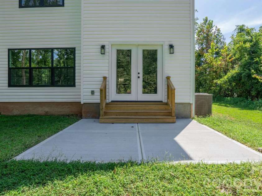 2519 Boulder Lane, Charlotte, NC 28269.  MLS# CAR4422720, YatesRealty ID 50225. 