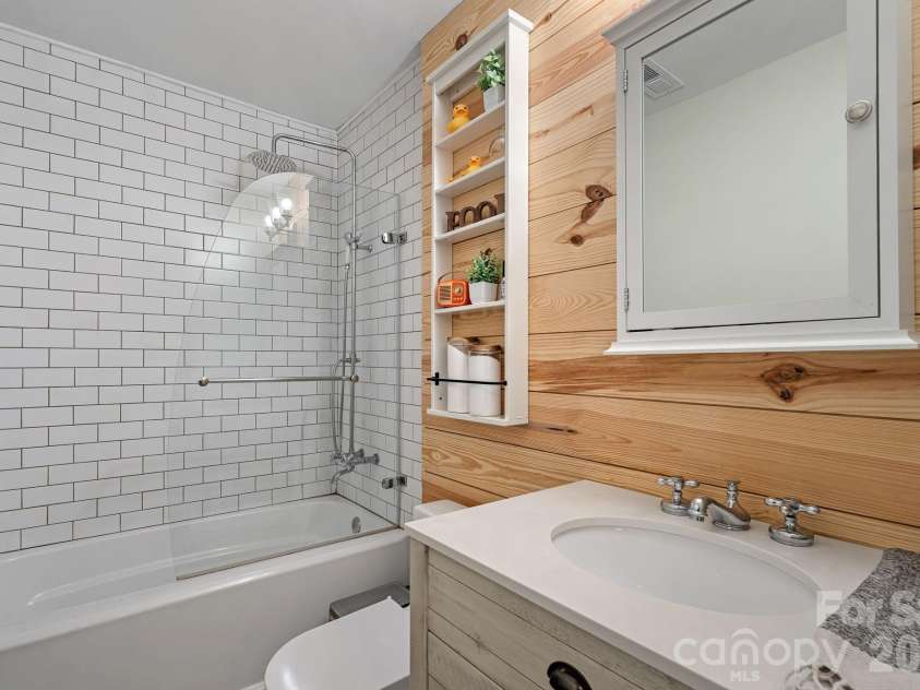 7120 Chattanooga Lane, Mint Hill, NC 28227.  MLS# CAR4422674, YatesRealty ID 50226. 2nd Full Bath