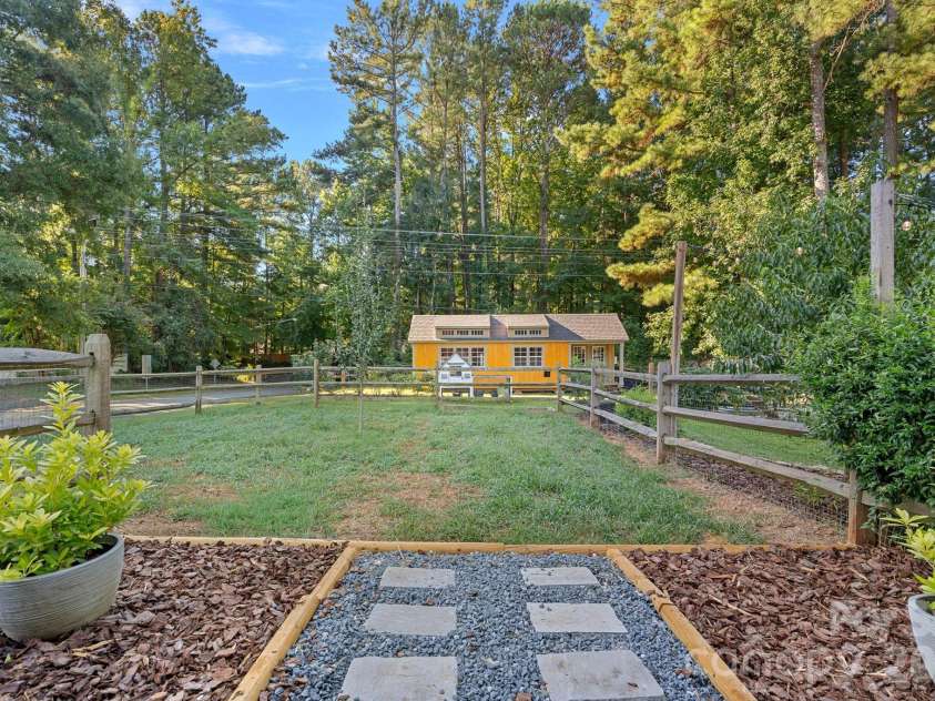 7120 Chattanooga Lane, Mint Hill, NC 28227.  MLS# CAR4422674, YatesRealty ID 50226. 