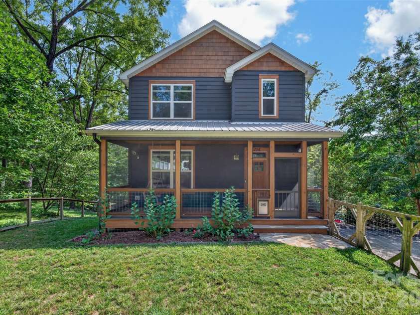 134 Shelburne Road, Asheville, NC 28806.  MLS# CAR4421009, YatesRealty ID 50227. 