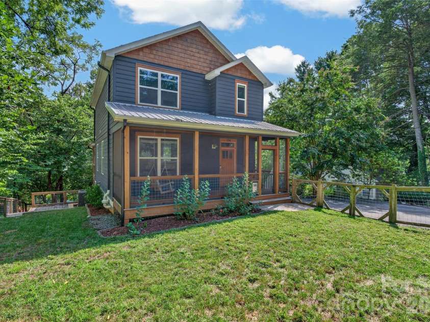 134 Shelburne Road, Asheville, NC 28806.  MLS# CAR4421009, YatesRealty ID 50227. 