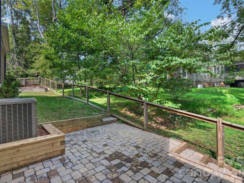 134 Shelburne Road, Asheville, NC 28806.  MLS# CAR4421009, YatesRealty ID 50227. 