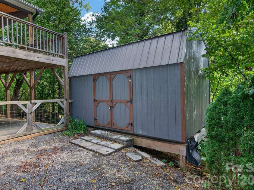 134 Shelburne Road, Asheville, NC 28806.  MLS# CAR4421009, YatesRealty ID 50227. Storage shed
