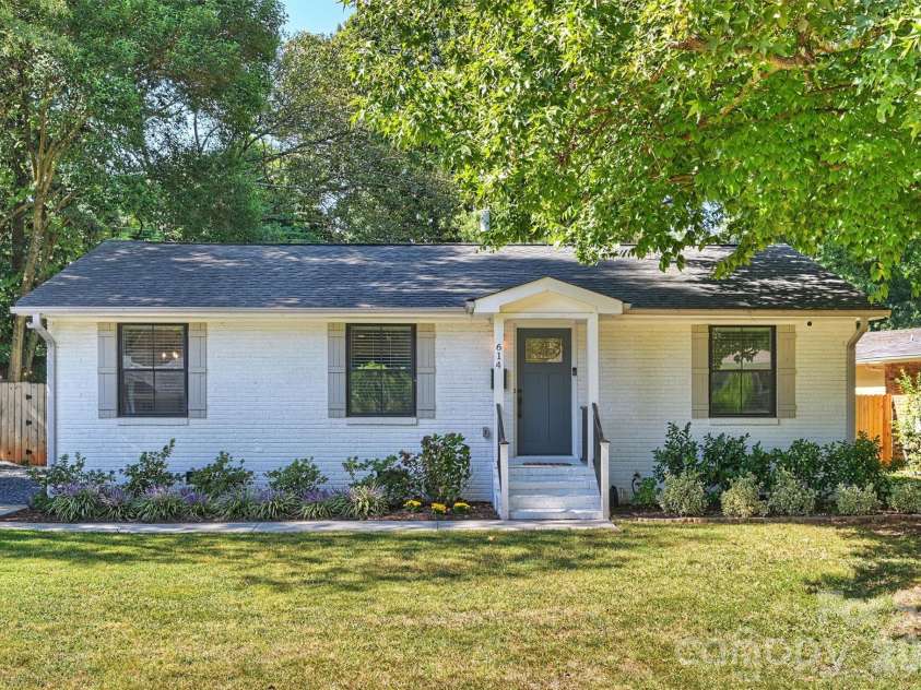 614 Cooper Drive, Charlotte, NC 28210.  MLS# CAR4421270, YatesRealty ID 50229. 