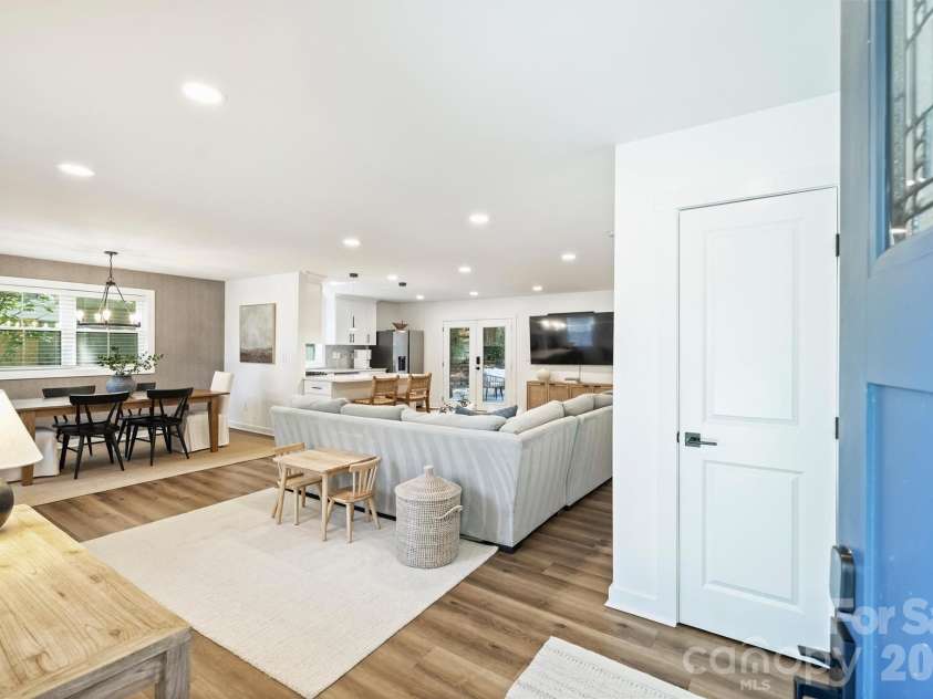 614 Cooper Drive, Charlotte, NC 28210.  MLS# CAR4421270, YatesRealty ID 50229. 