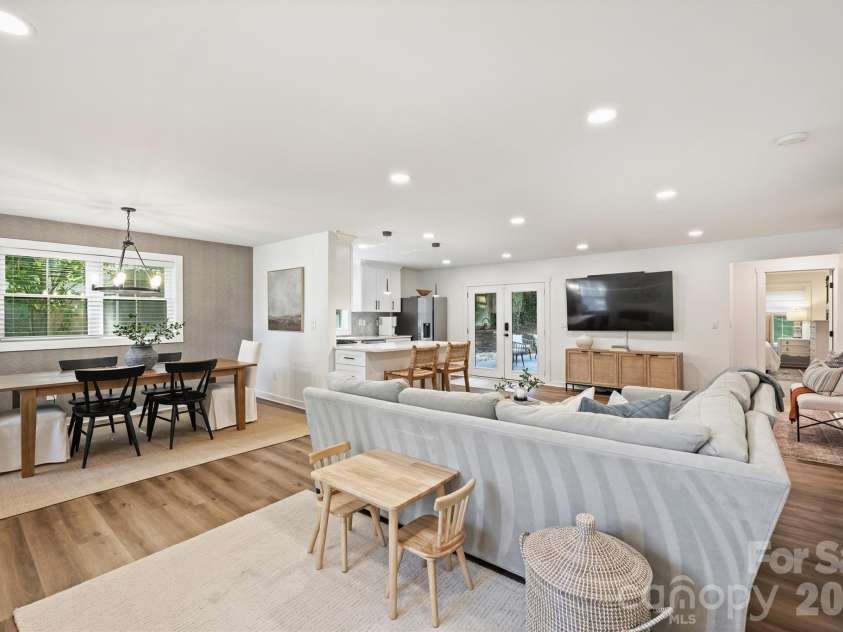 614 Cooper Drive, Charlotte, NC 28210.  MLS# CAR4421270, YatesRealty ID 50229. 
