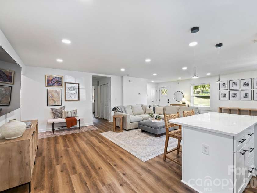 614 Cooper Drive, Charlotte, NC 28210.  MLS# CAR4421270, YatesRealty ID 50229. 