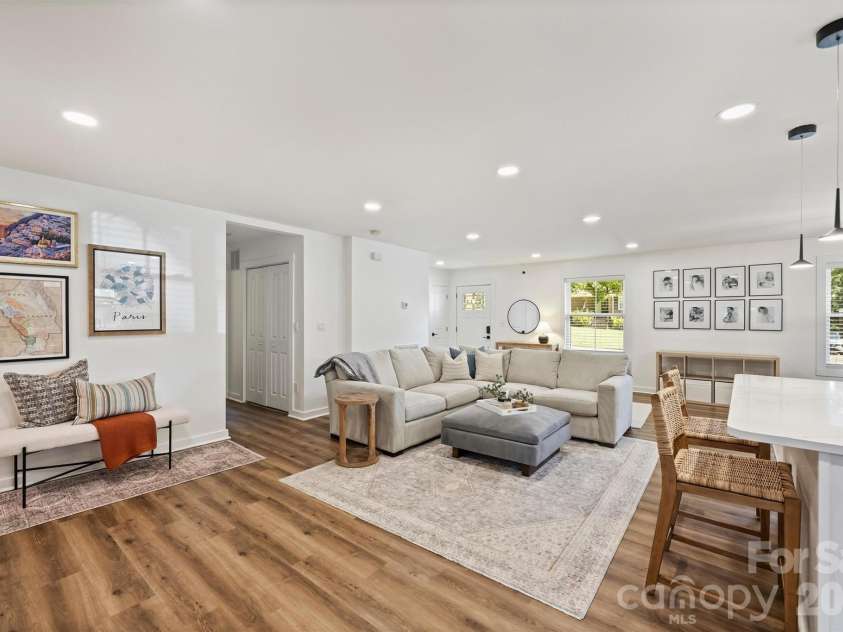 614 Cooper Drive, Charlotte, NC 28210.  MLS# CAR4421270, YatesRealty ID 50229. 