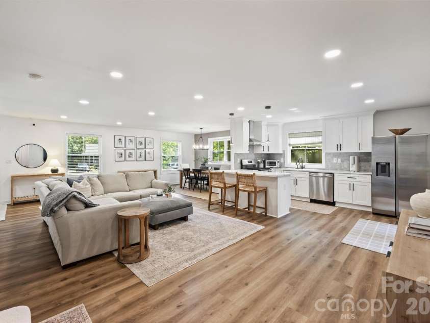 614 Cooper Drive, Charlotte, NC 28210.  MLS# CAR4421270, YatesRealty ID 50229. 
