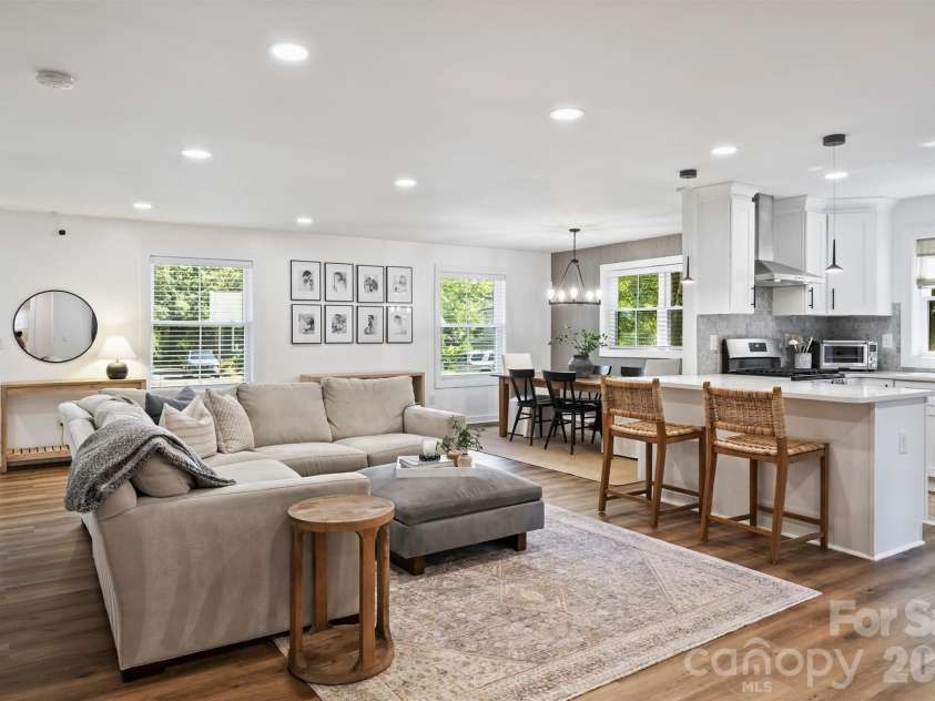 614 Cooper Drive, Charlotte, NC 28210.  MLS# CAR4421270, YatesRealty ID 50229. 