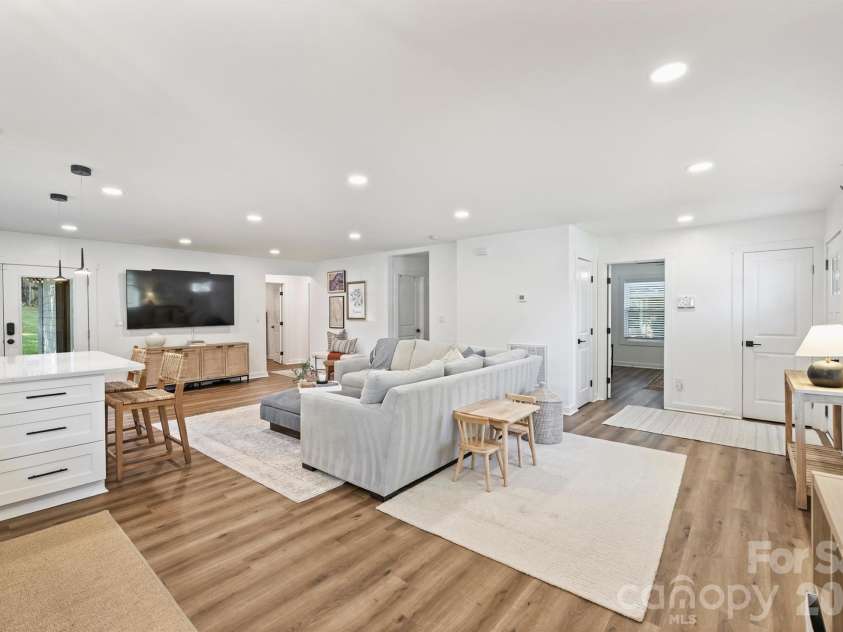 614 Cooper Drive, Charlotte, NC 28210.  MLS# CAR4421270, YatesRealty ID 50229. 