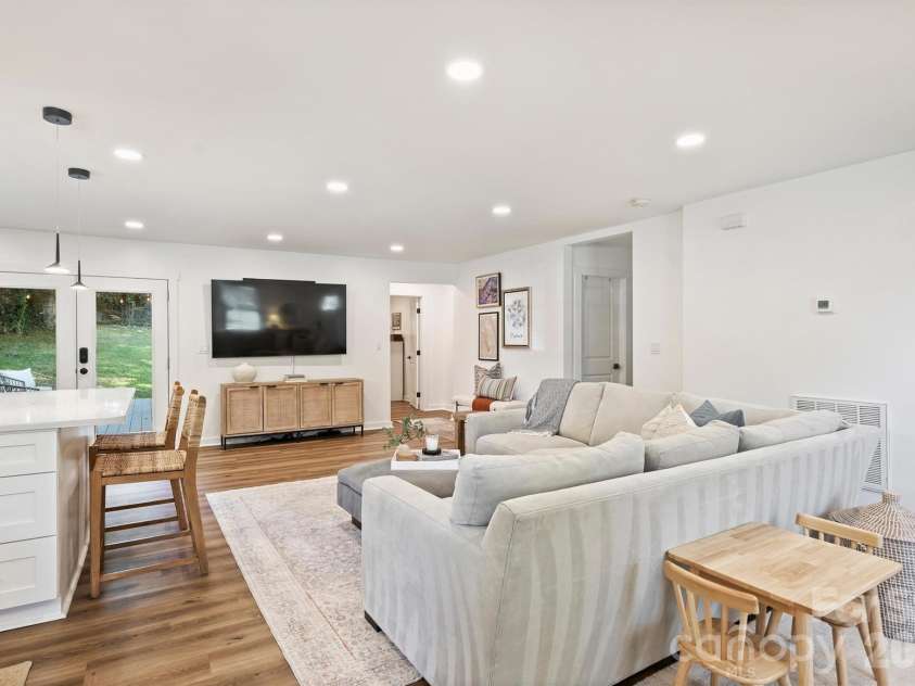 614 Cooper Drive, Charlotte, NC 28210.  MLS# CAR4421270, YatesRealty ID 50229. 