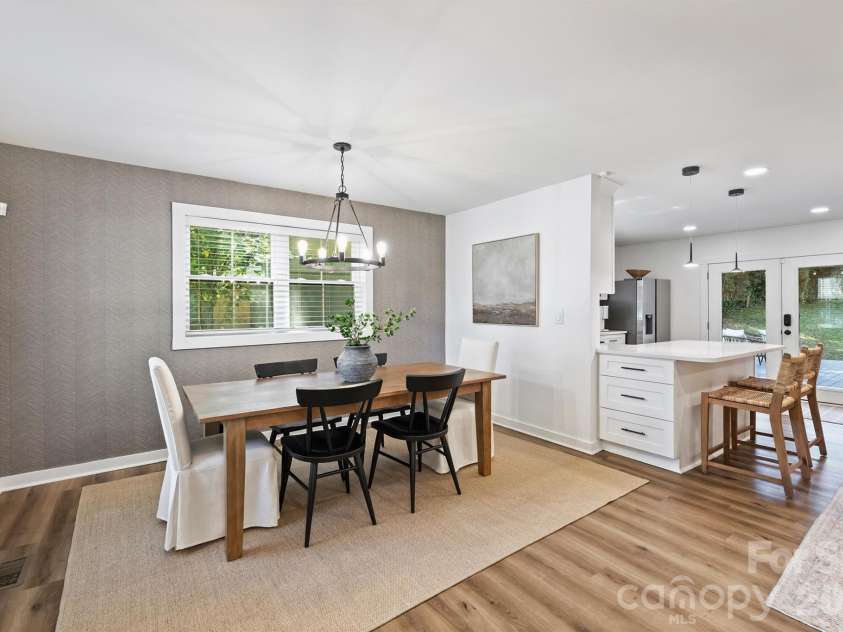 614 Cooper Drive, Charlotte, NC 28210.  MLS# CAR4421270, YatesRealty ID 50229. 