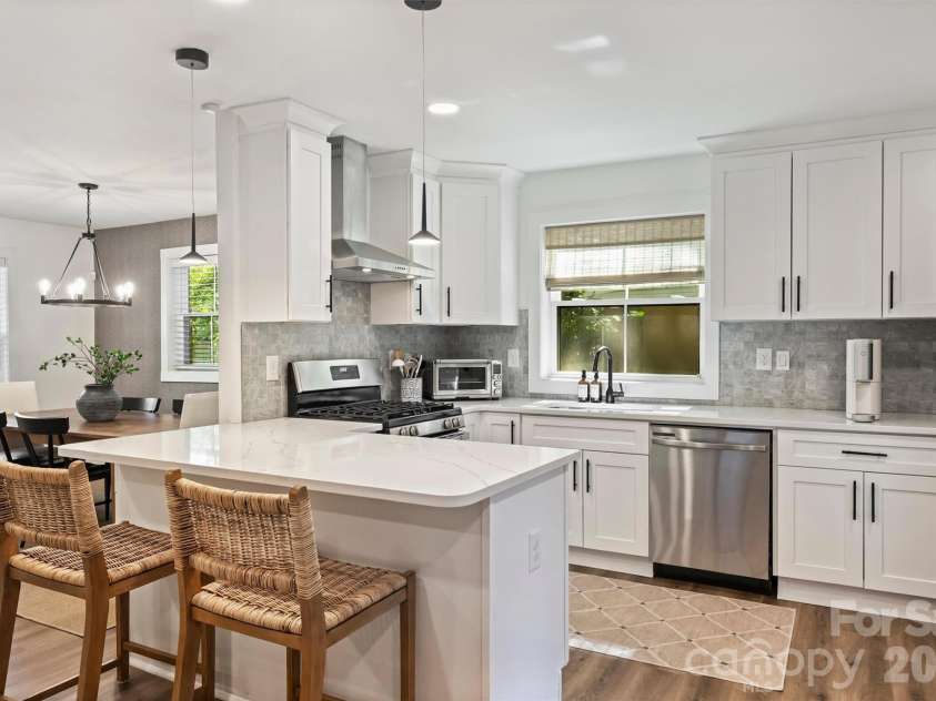 614 Cooper Drive, Charlotte, NC 28210.  MLS# CAR4421270, YatesRealty ID 50229. 