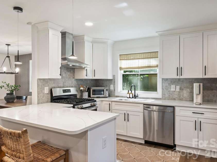 614 Cooper Drive, Charlotte, NC 28210.  MLS# CAR4421270, YatesRealty ID 50229. 