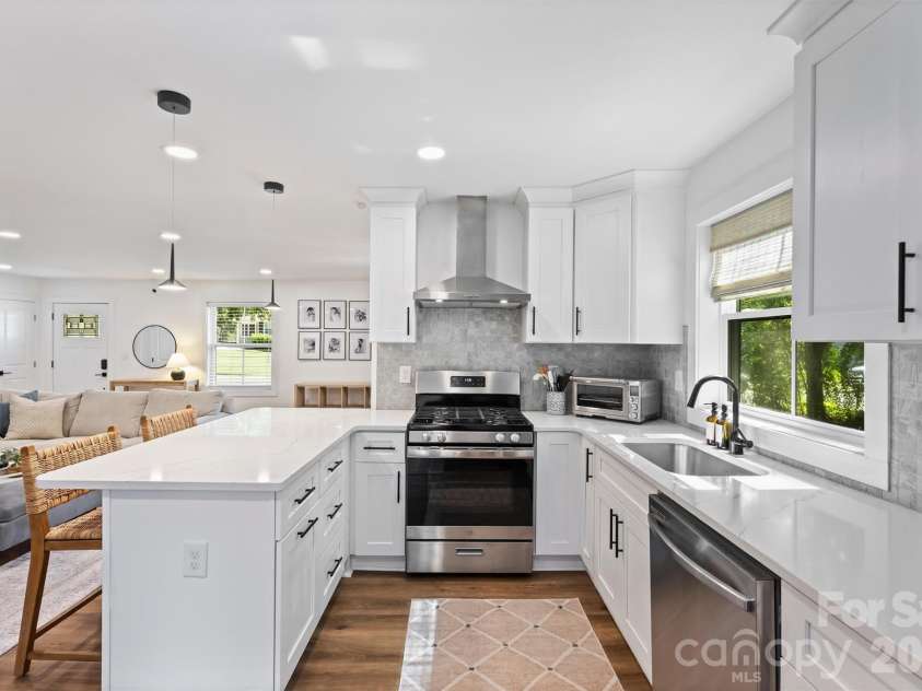614 Cooper Drive, Charlotte, NC 28210.  MLS# CAR4421270, YatesRealty ID 50229. 