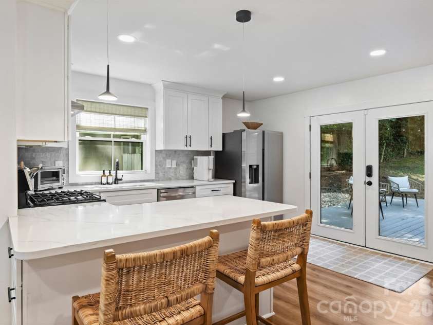 614 Cooper Drive, Charlotte, NC 28210.  MLS# CAR4421270, YatesRealty ID 50229. 