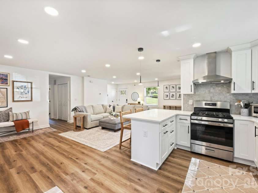 614 Cooper Drive, Charlotte, NC 28210.  MLS# CAR4421270, YatesRealty ID 50229. 