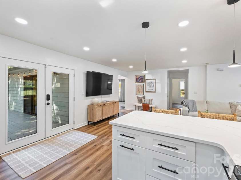614 Cooper Drive, Charlotte, NC 28210.  MLS# CAR4421270, YatesRealty ID 50229. 