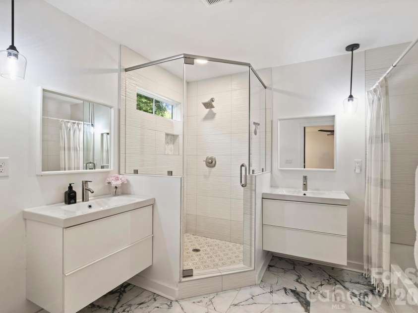 614 Cooper Drive, Charlotte, NC 28210.  MLS# CAR4421270, YatesRealty ID 50229. 