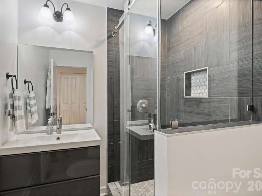 614 Cooper Drive, Charlotte, NC 28210.  MLS# CAR4421270, YatesRealty ID 50229. 