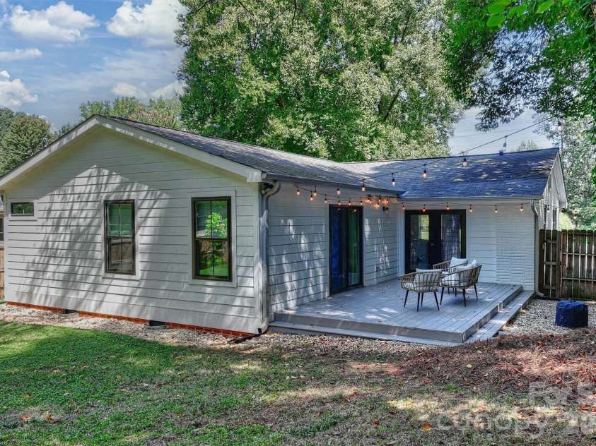 614 Cooper Drive, Charlotte, NC 28210.  MLS# CAR4421270, YatesRealty ID 50229. 