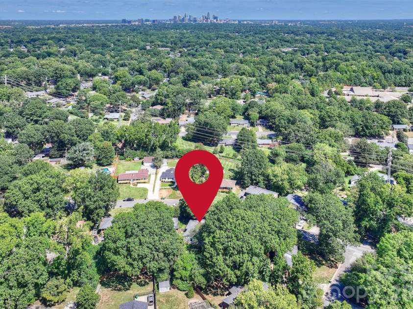 614 Cooper Drive, Charlotte, NC 28210.  MLS# CAR4421270, YatesRealty ID 50229. 