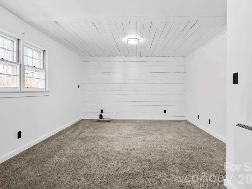 42 Old Patton Hill Road, Swannanoa, NC 28778.  MLS# CAR4347071, YatesRealty ID 5023. 