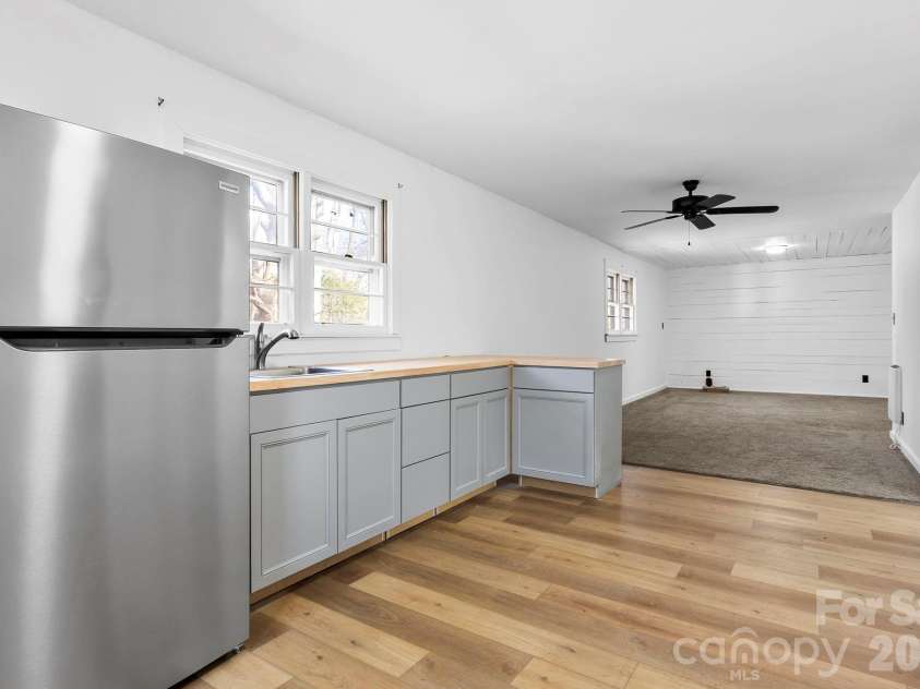 42 Old Patton Hill Road, Swannanoa, NC 28778.  MLS# CAR4347071, YatesRealty ID 5023. 
