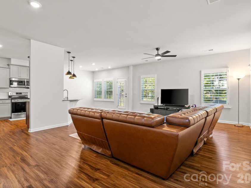 12866 Canterbury Castle Drive, Charlotte, NC 28273.  MLS# CAR4422409, YatesRealty ID 50230. 
