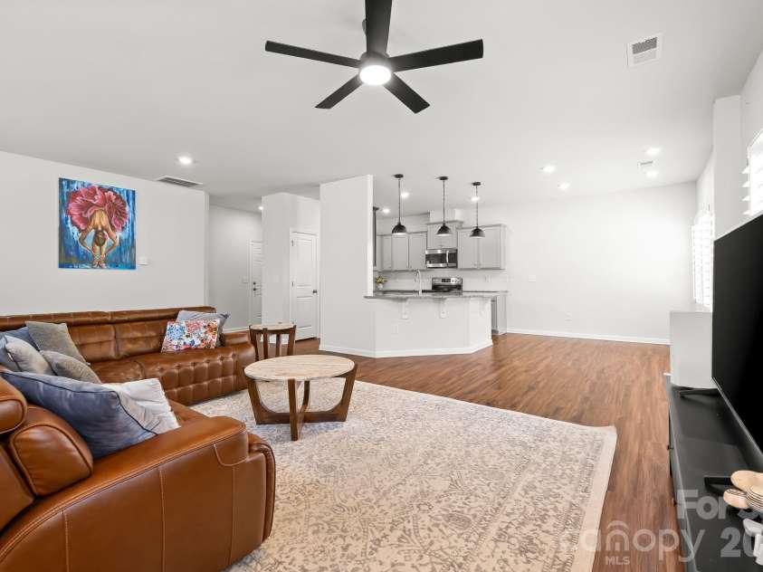 12866 Canterbury Castle Drive, Charlotte, NC 28273.  MLS# CAR4422409, YatesRealty ID 50230. 