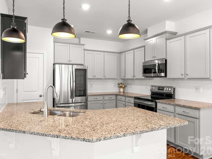 12866 Canterbury Castle Drive, Charlotte, NC 28273.  MLS# CAR4422409, YatesRealty ID 50230. 