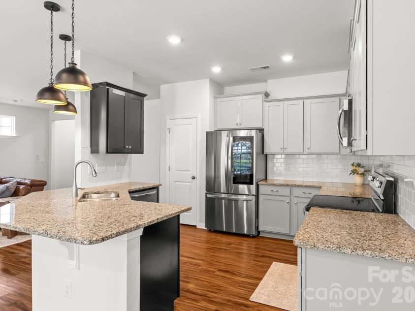 12866 Canterbury Castle Drive, Charlotte, NC 28273.  MLS# CAR4422409, YatesRealty ID 50230. 