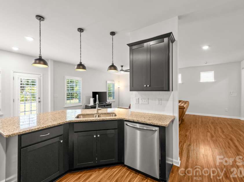 12866 Canterbury Castle Drive, Charlotte, NC 28273.  MLS# CAR4422409, YatesRealty ID 50230. 